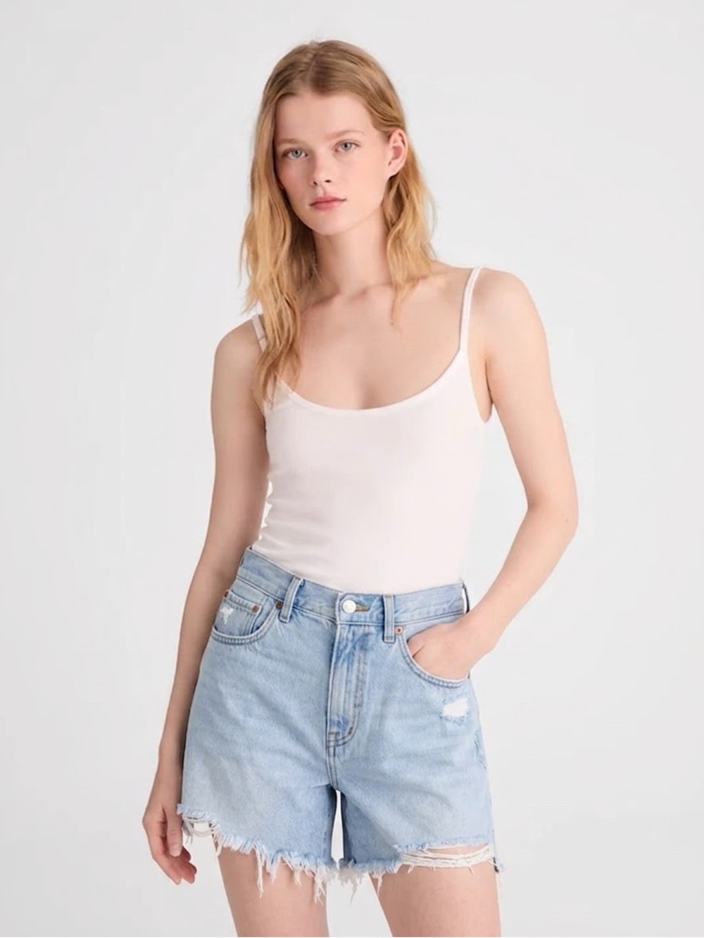 Madewell Relaxed Mid Length Denim Shorts Size 27 Light Wash Cut Off Raw Style